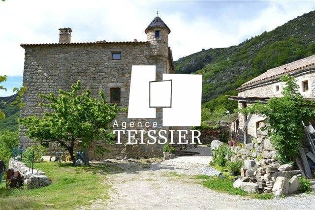 Majestic 13th Century Château With Independent Farmhouse And 78,000 M² Of Land 3
