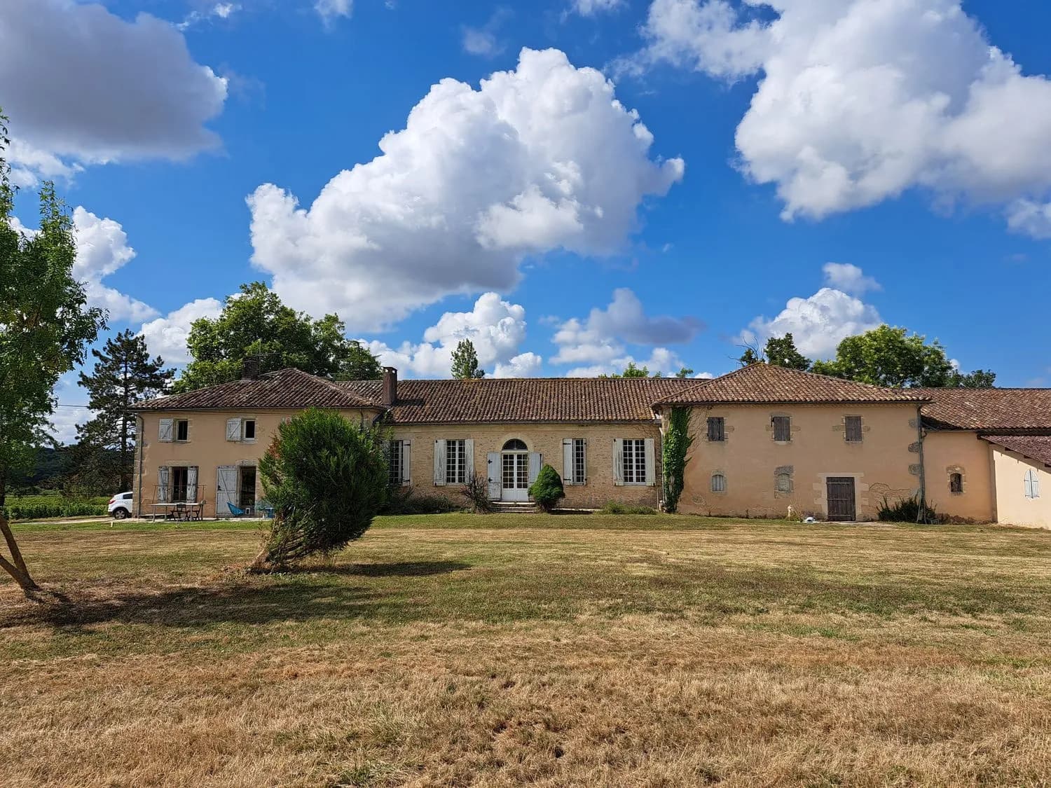 Charming 6-Bedroom Charterhouse Set On 1 Hectare