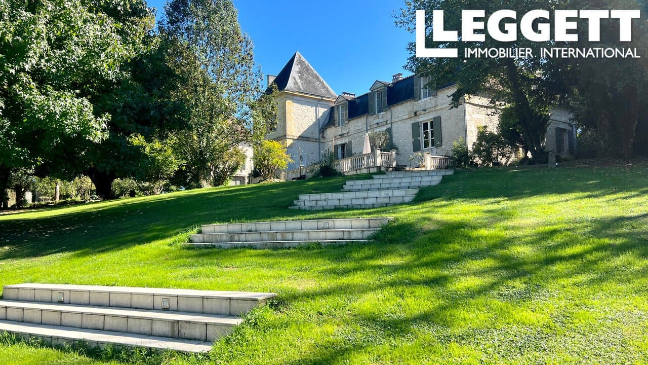 Château With Longhouse And Pool, Ideal For Hospitality Business 2