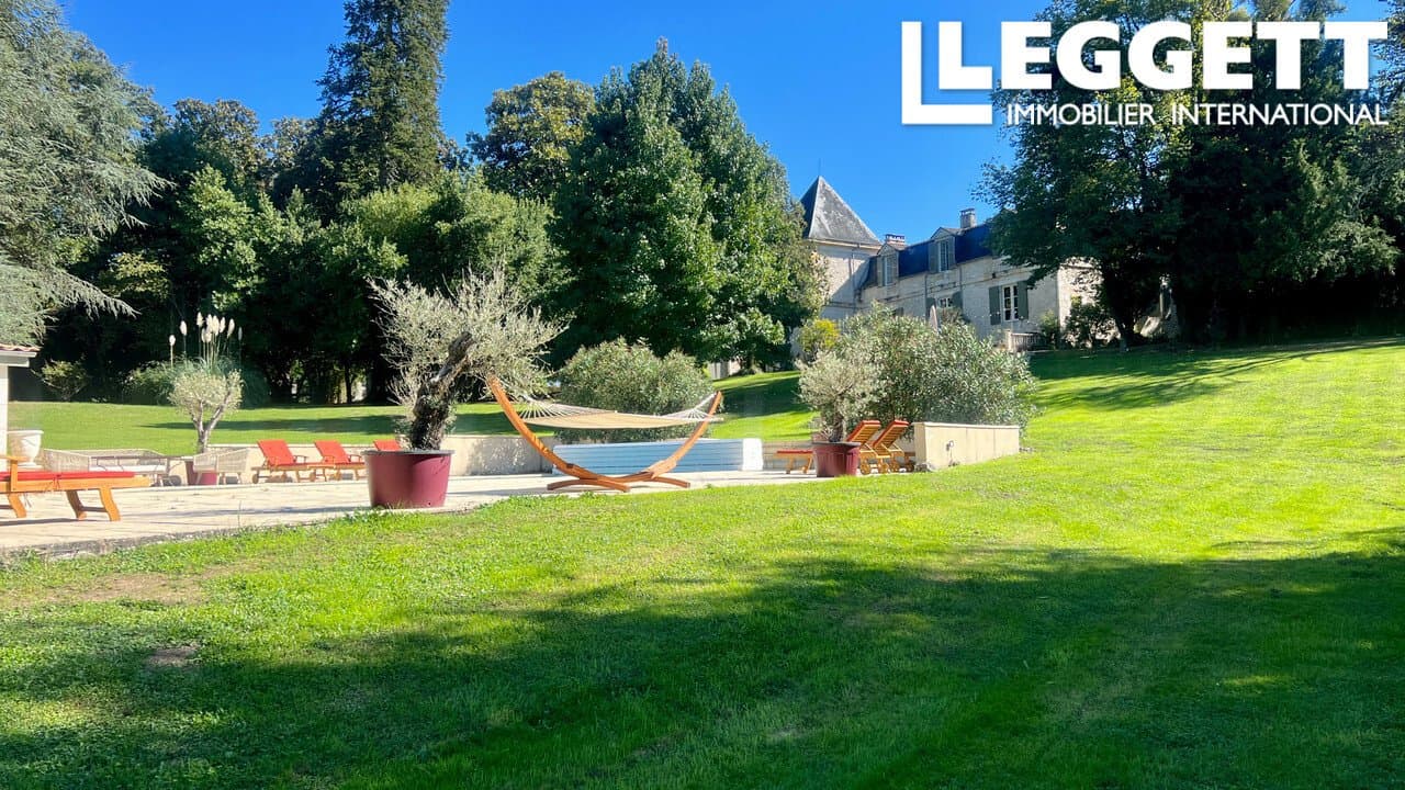 Château With Longhouse And Pool, Ideal For Hospitality Business 3