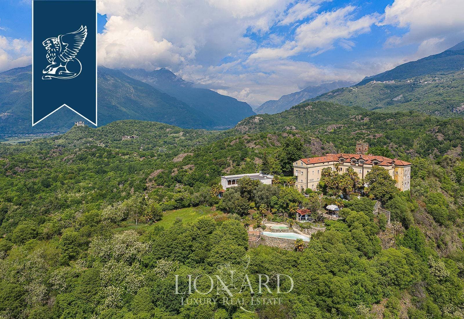 Restored 17th Century Castle With Panoramic Park And Infinity Pool 2