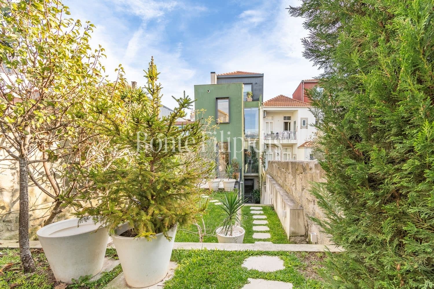 Charming Restored Palacete With 7 Suites In Porto 5