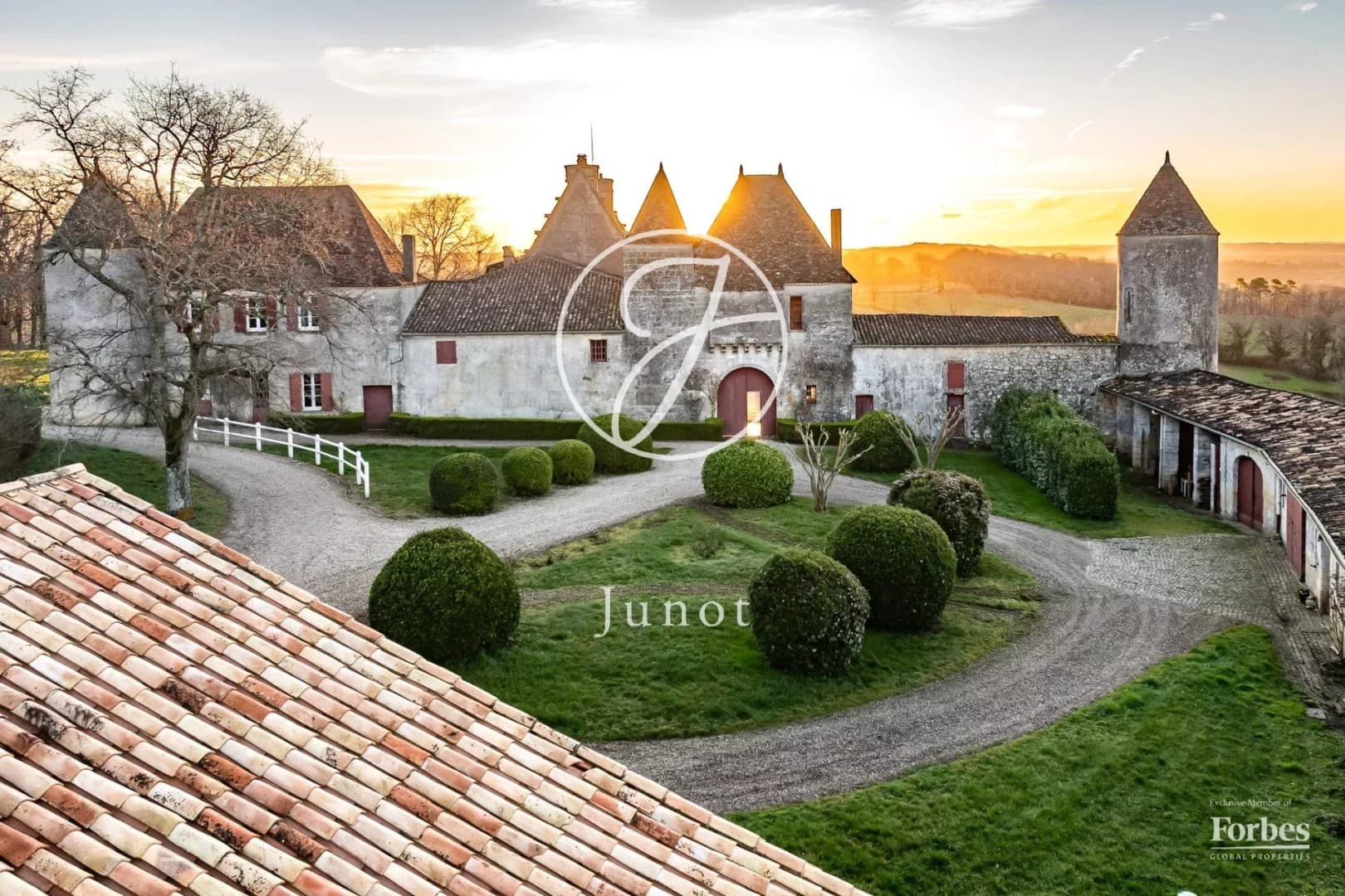 Historic Château With Vineyard And Tennis Court Near Saint-Émilion 5