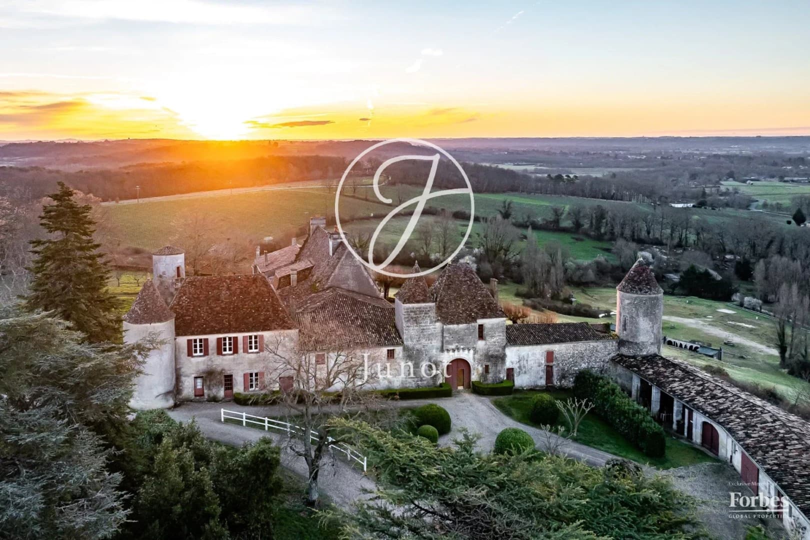 Historic Château With Vineyard And Tennis Court Near Saint-Émilion 5