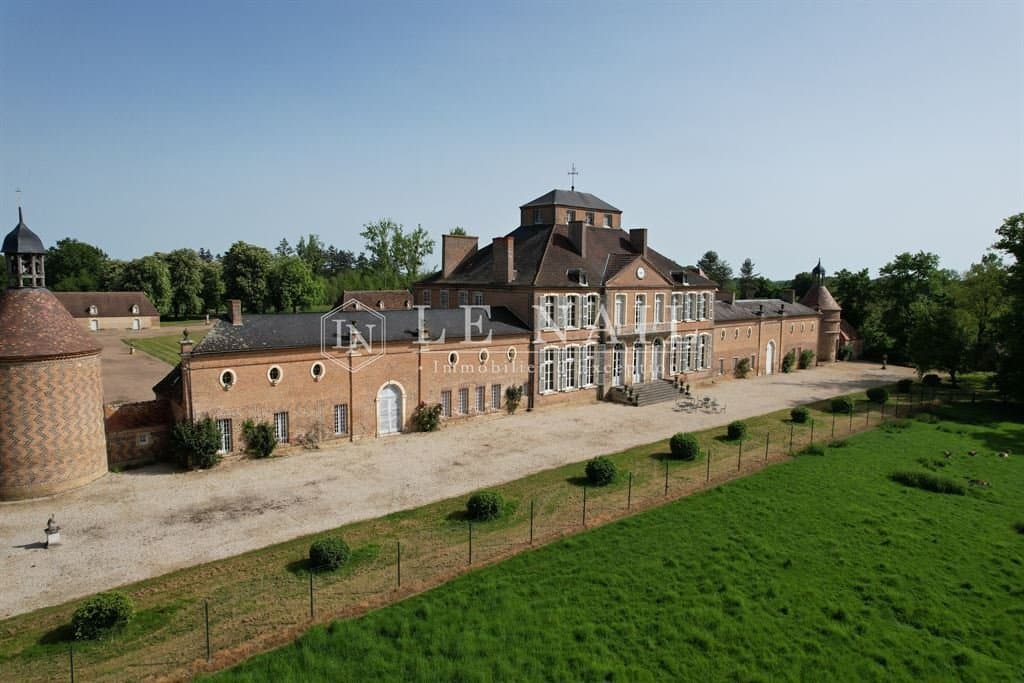 Elegant 18th Century Château Surrounded By Lush Parkland 5