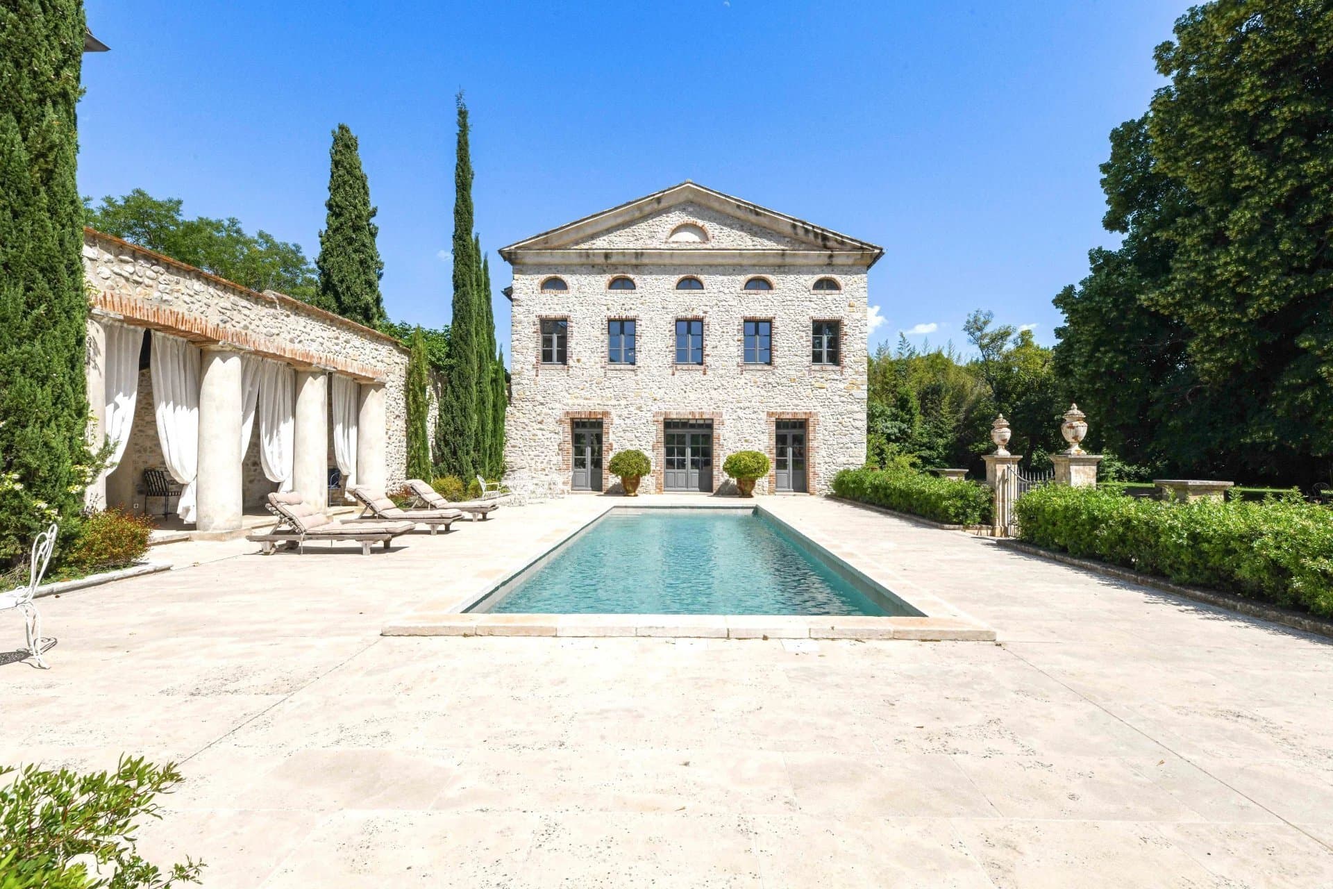 Historic 14th Century Château With Extensive Reception Rooms And 7 Hectare Park 3