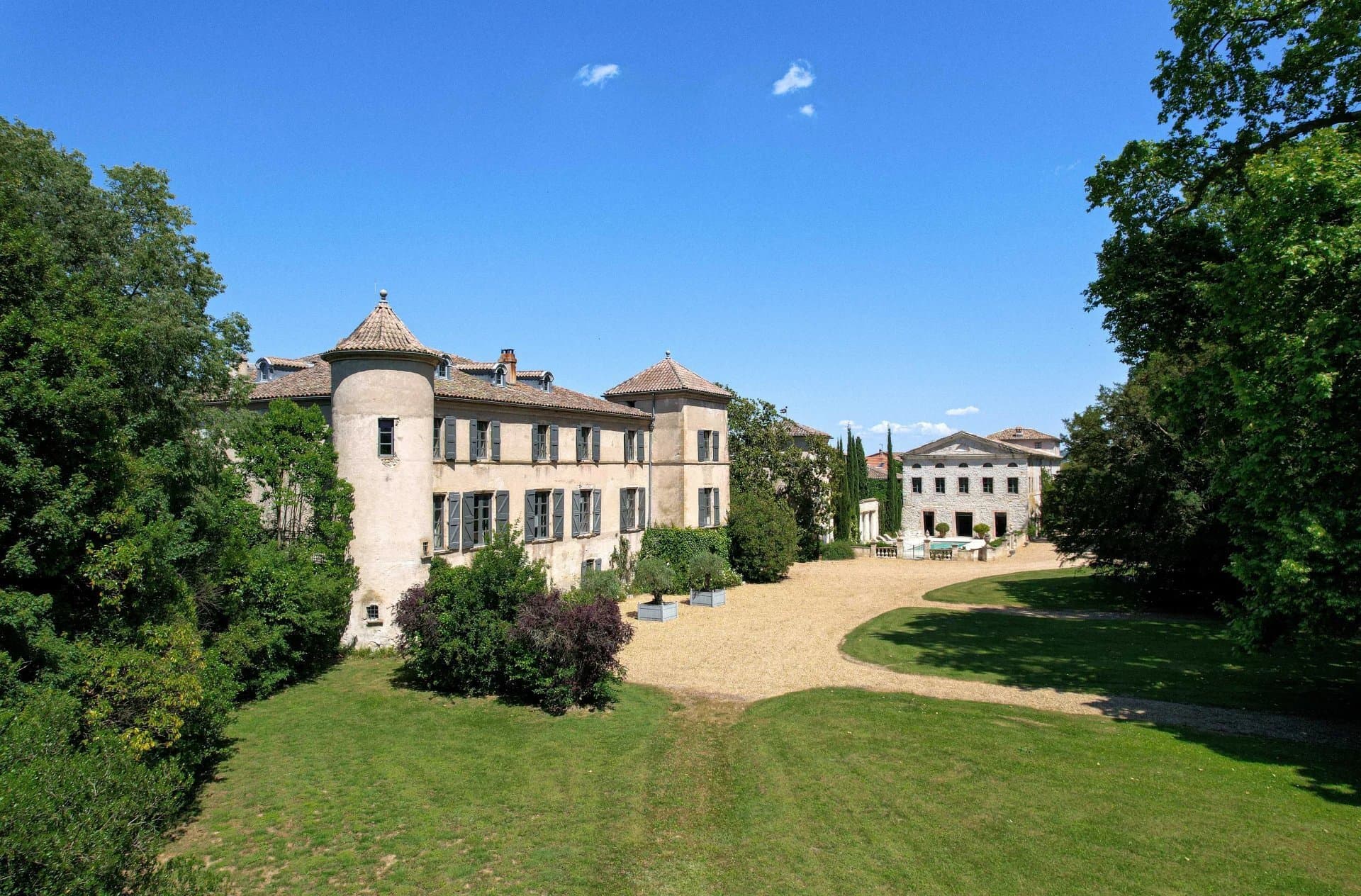 Historic 14th Century Château With Extensive Reception Rooms And 7 Hectare Park 4