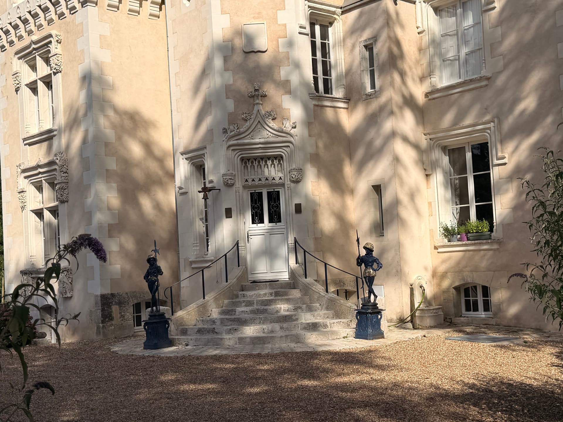 Renovated Castle with Swimming Pool and Terrace — in France