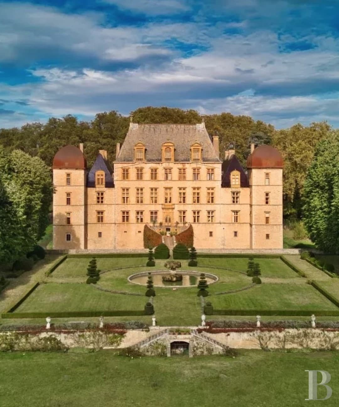 Historic 17th Century Château With 39 Hectares And Unique Features 2