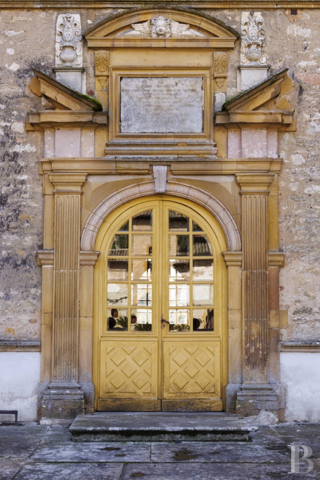 Historic 17th Century Château With 39 Hectares And Unique Features 4