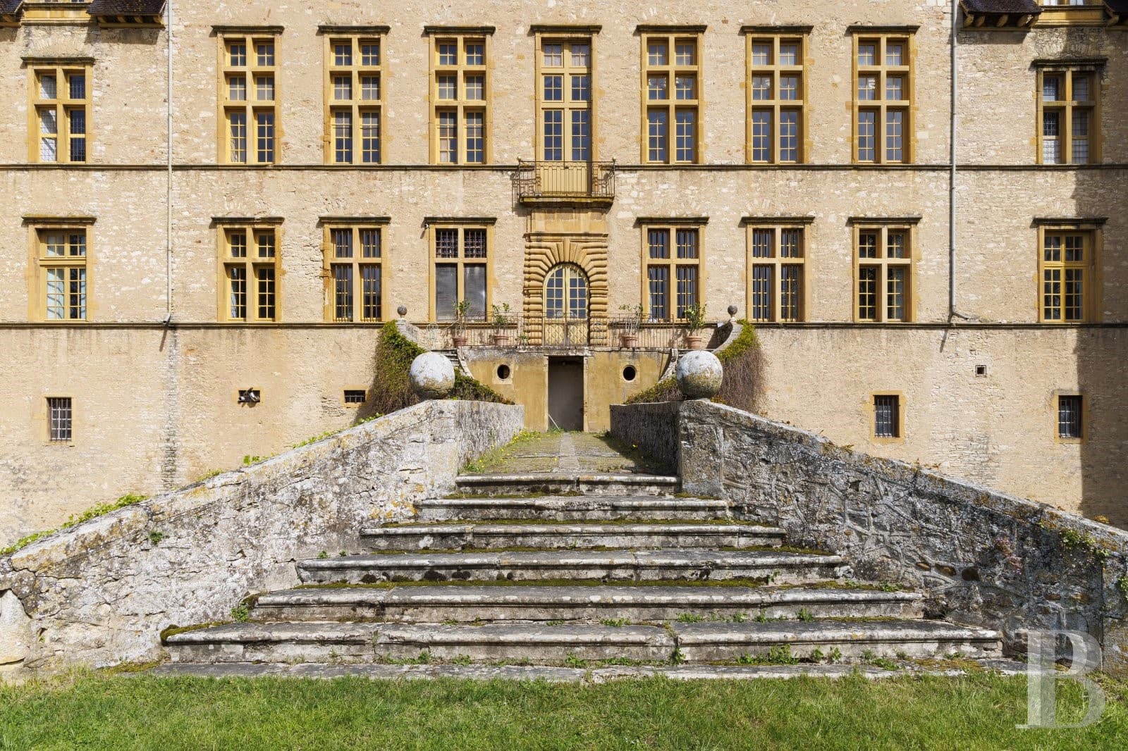 Historic 17th Century Château With 39 Hectares And Unique Features 5