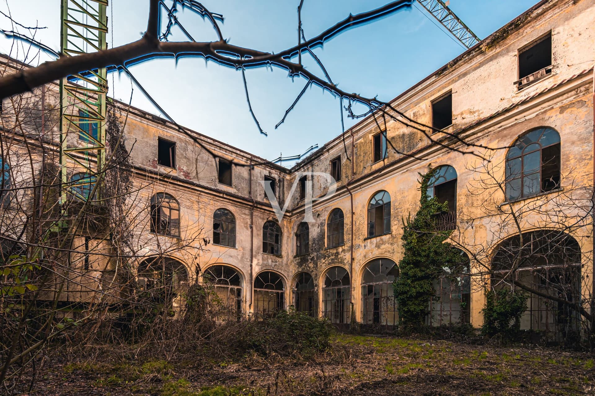 Historic Castle Along The Via Francigena With Renovation Potential 4