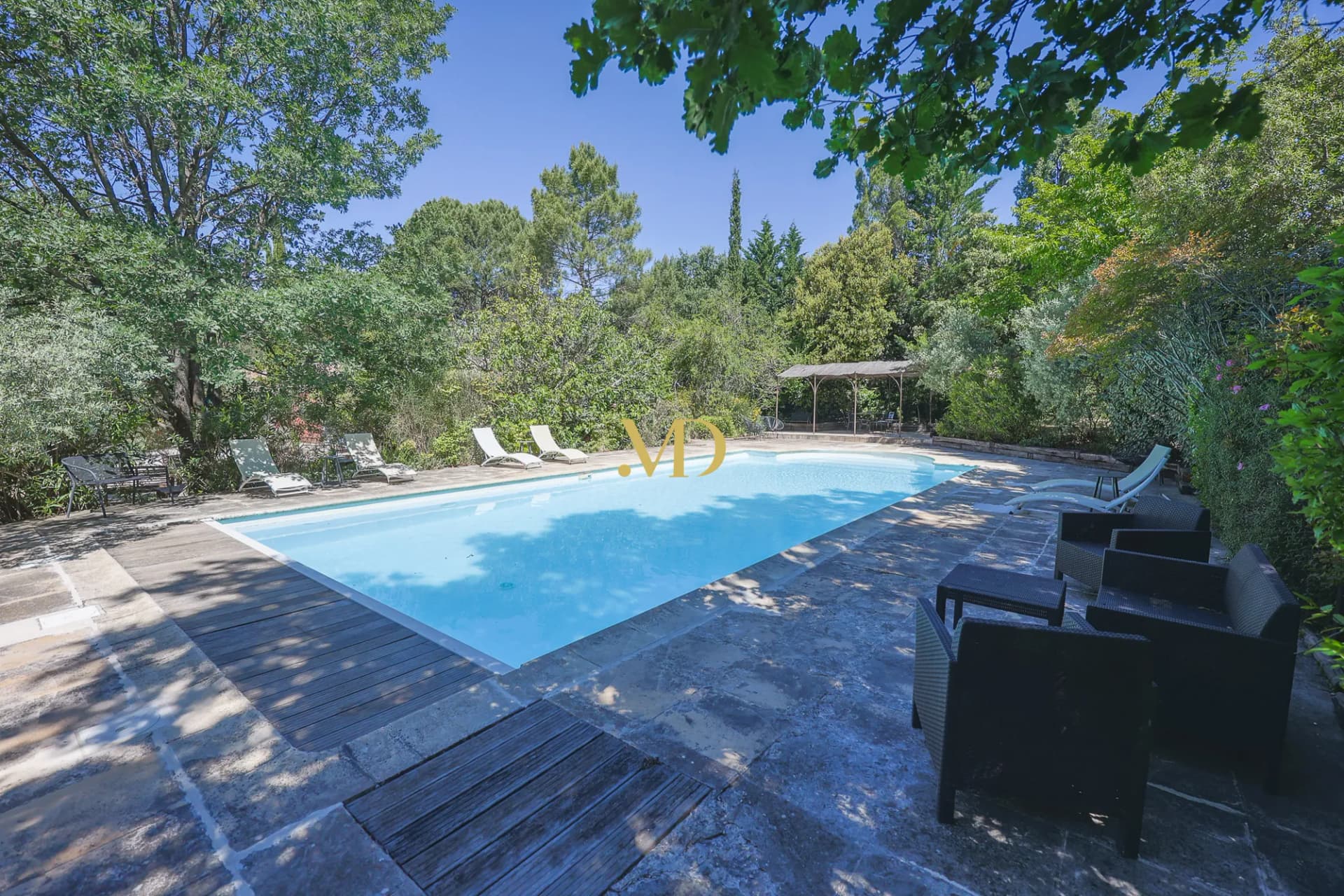 Elegant Provençal House With Heated Pool And Landscaped Gardens 4