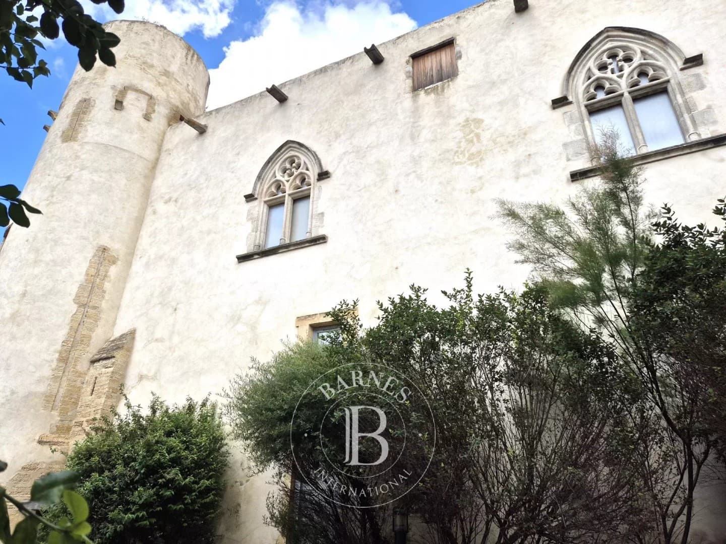 Medieval Castle With Restaurant And Six Suites Near Clermont-Ferrand — in France