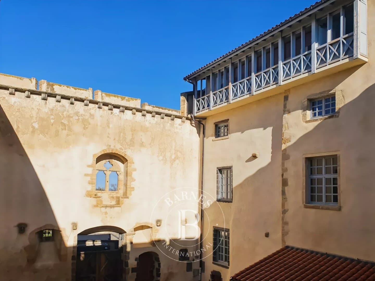 Medieval Castle With Restaurant And Six Suites Near Clermont-Ferrand 4