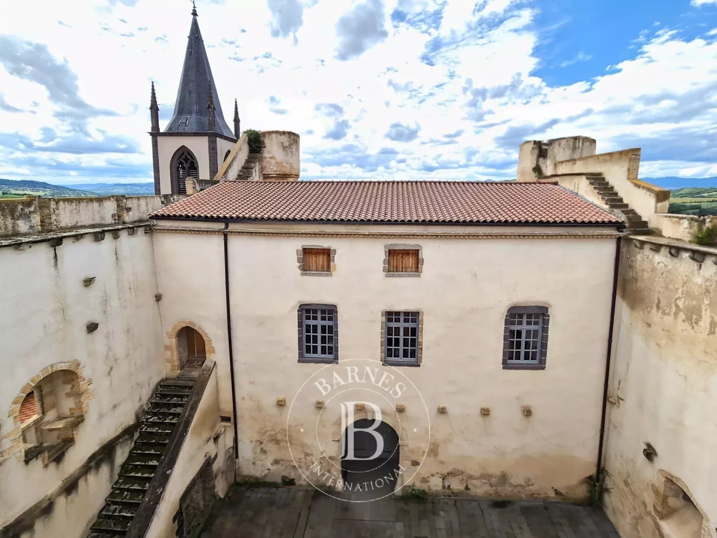 Medieval Castle With Restaurant And Six Suites Near Clermont-Ferrand 5