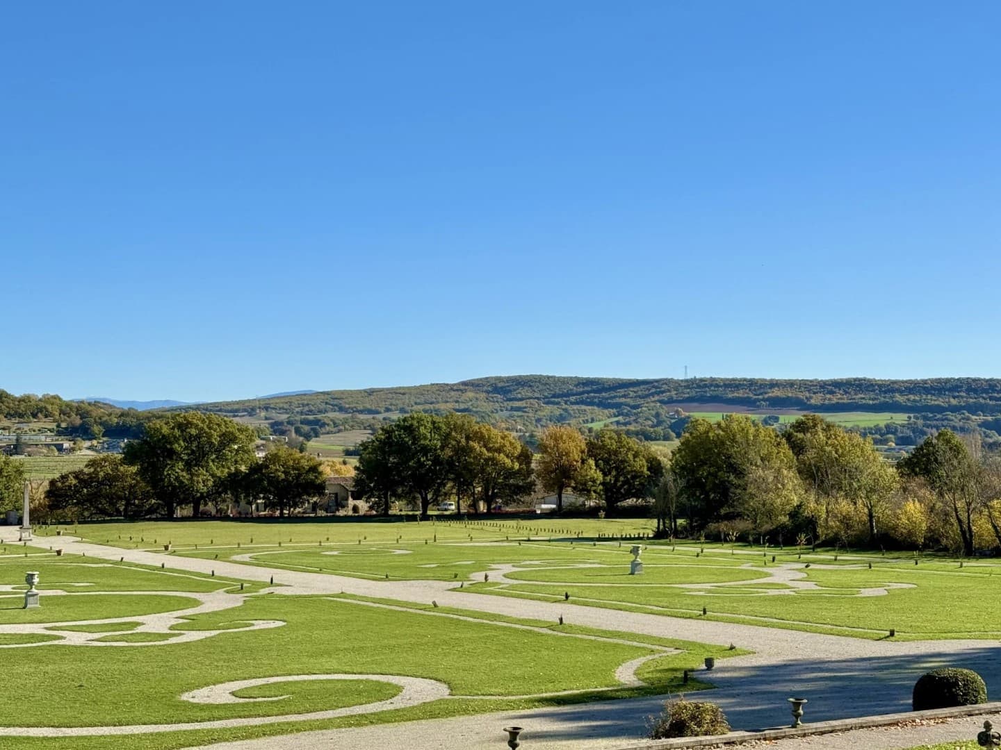 Exceptional Castle in Provence with 8 Bedrooms and 14 Hectares of Park 4