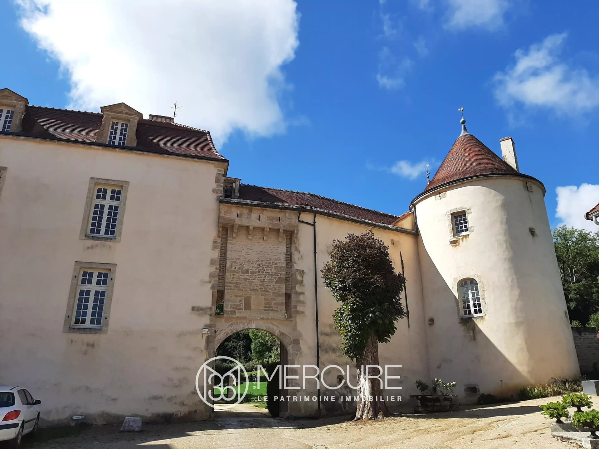 Exceptional 16th to 18th Century Château With Indoor Pool And Historic Features