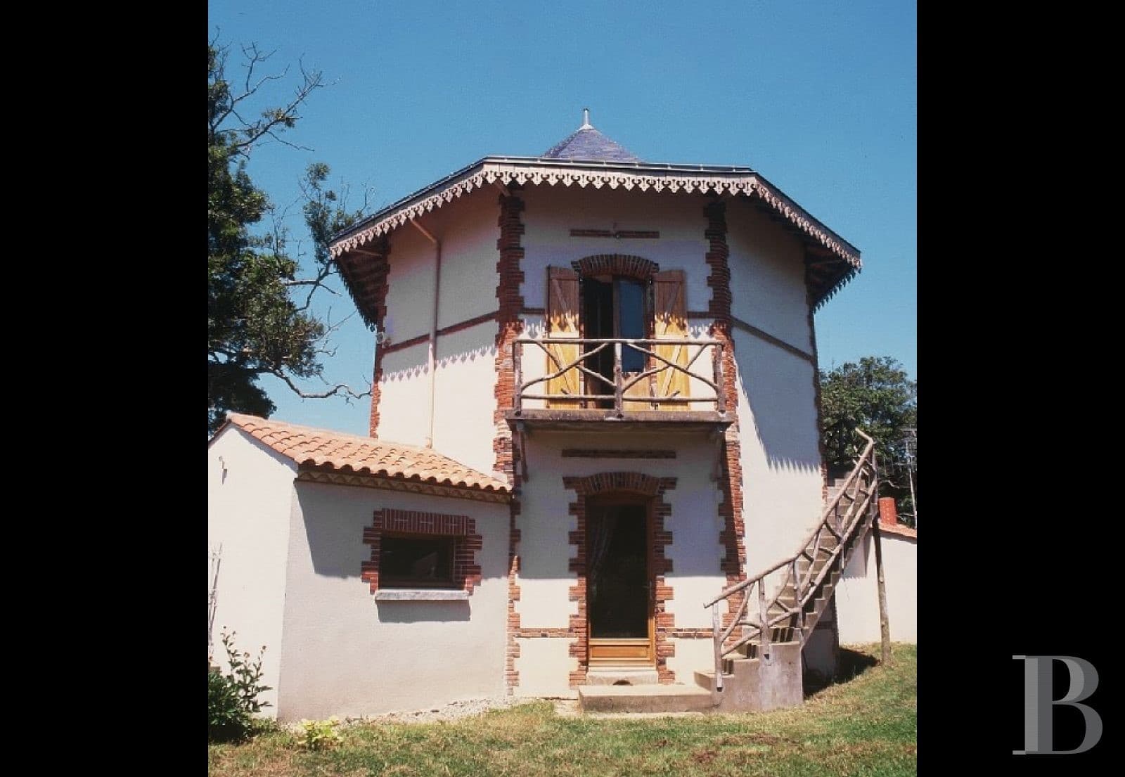 Elegant 19th Century Château With Extensive Grounds And Two Swimming Pools 2