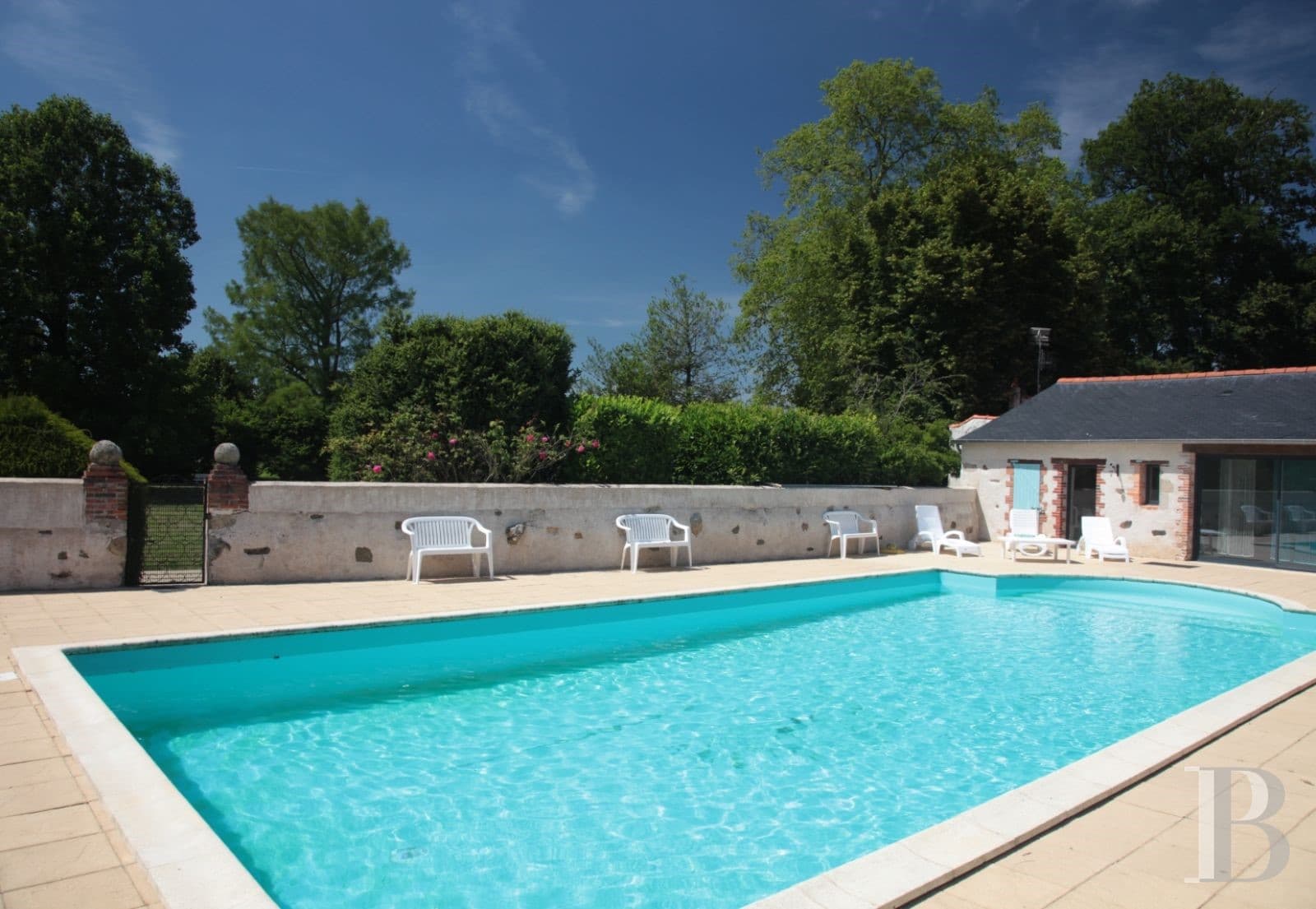 Elegant 19th Century Château With Extensive Grounds And Two Swimming Pools 5