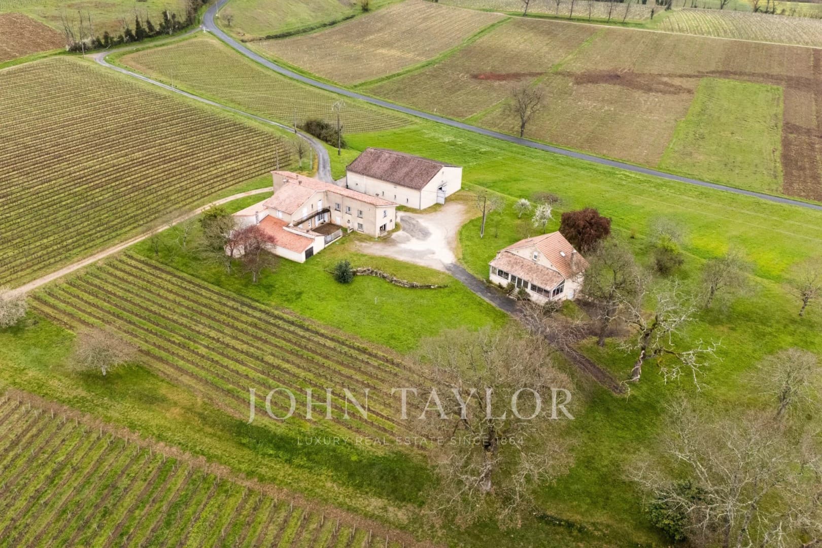Château Moya 320.0 Sqm Wine Estate With Panoramic Views 2