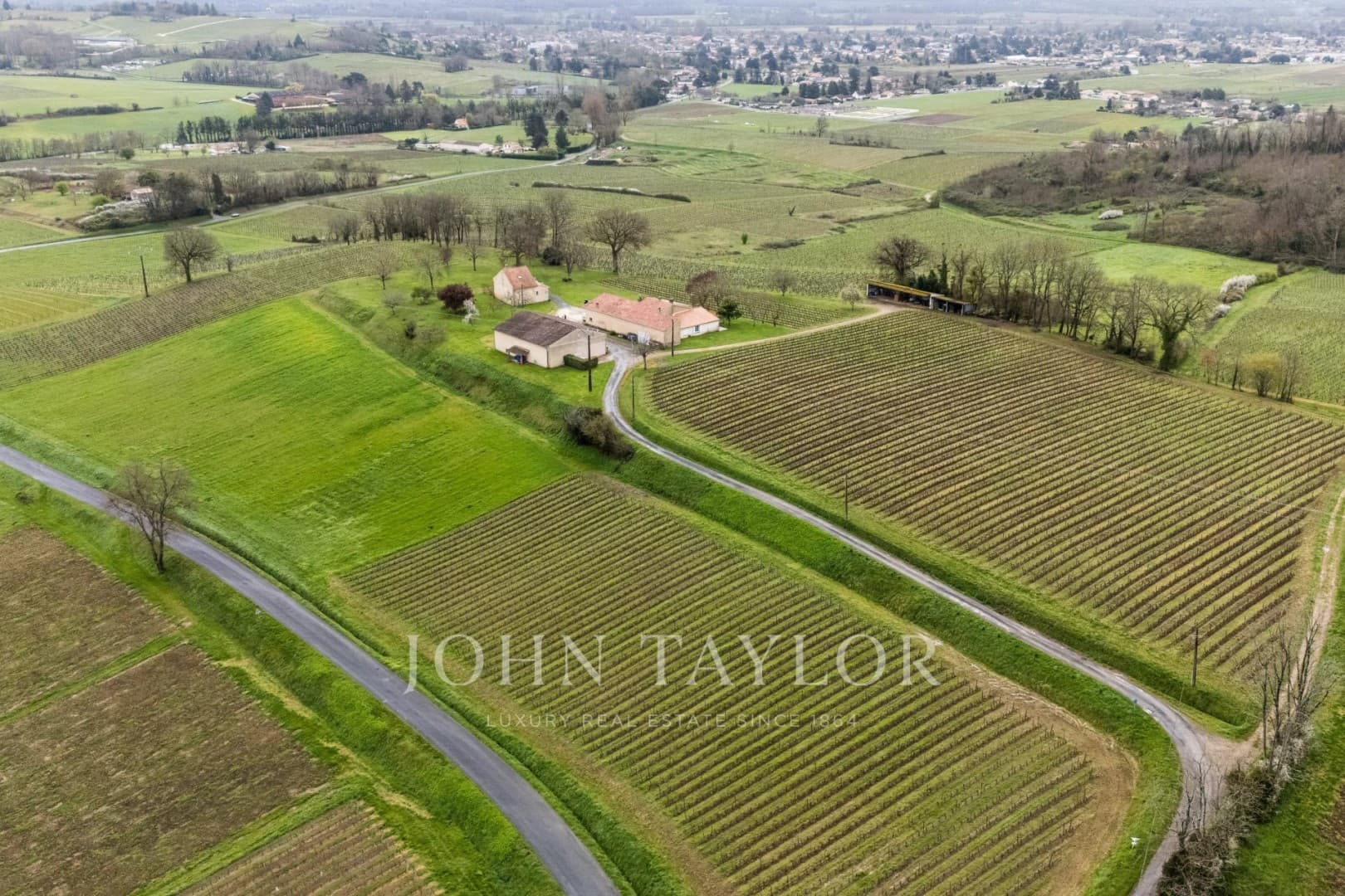 Château Moya 320.0 Sqm Wine Estate With Panoramic Views 3