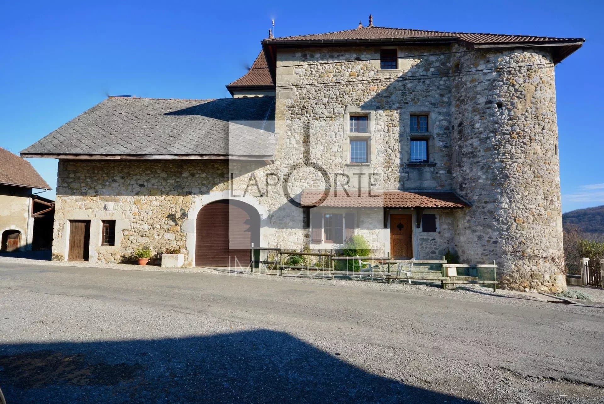 Renovated Château With Garden And Home Cinema