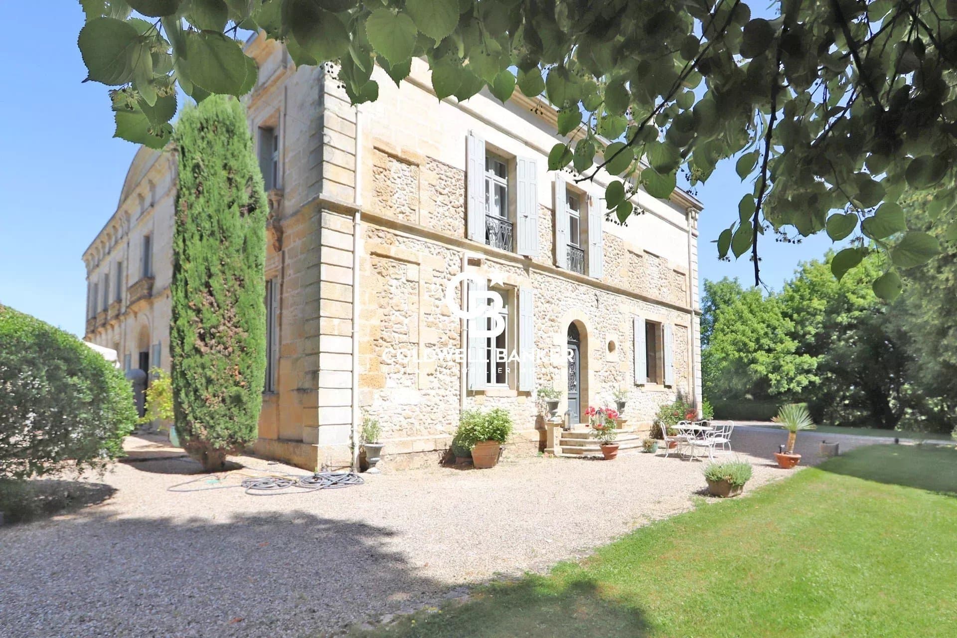 Exceptional Château Overlooking The Dordogne River With Pool And Outbuildings 3