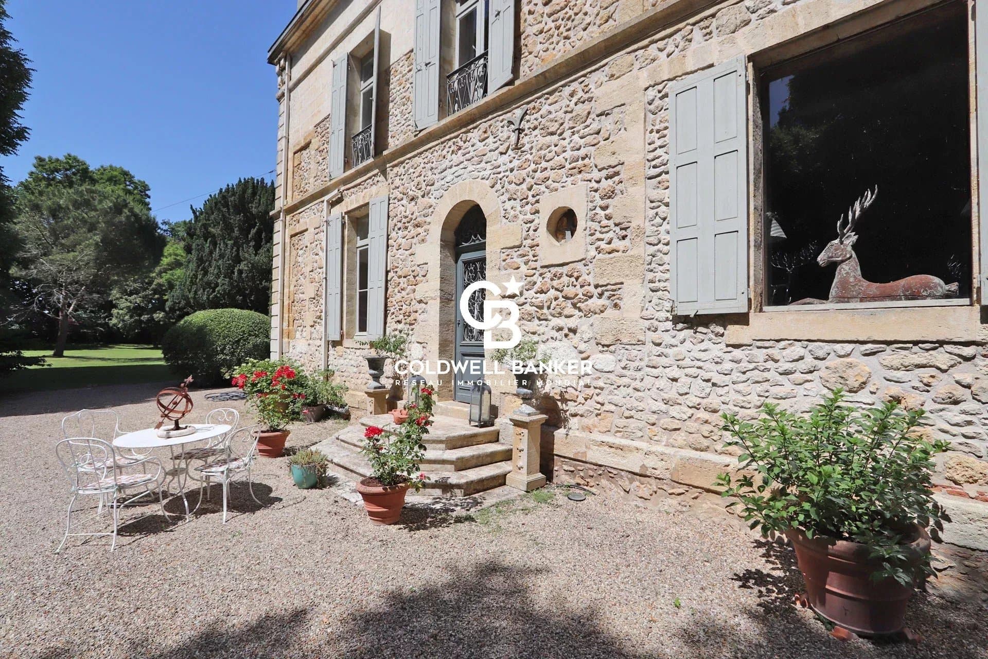 Exceptional Château Overlooking The Dordogne River With Pool And Outbuildings 5