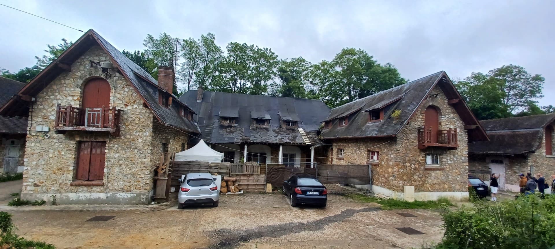Impressive Castle with 26 Bedrooms and Swimming Pool 3