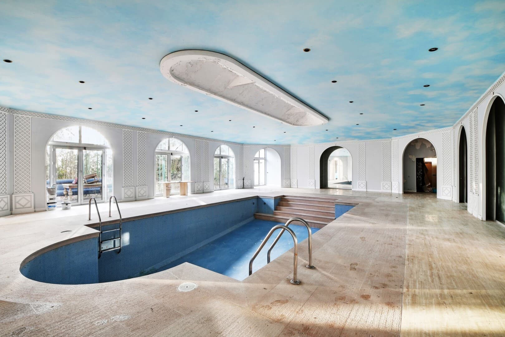 Impressive Castle with 26 Bedrooms and Swimming Pool 4