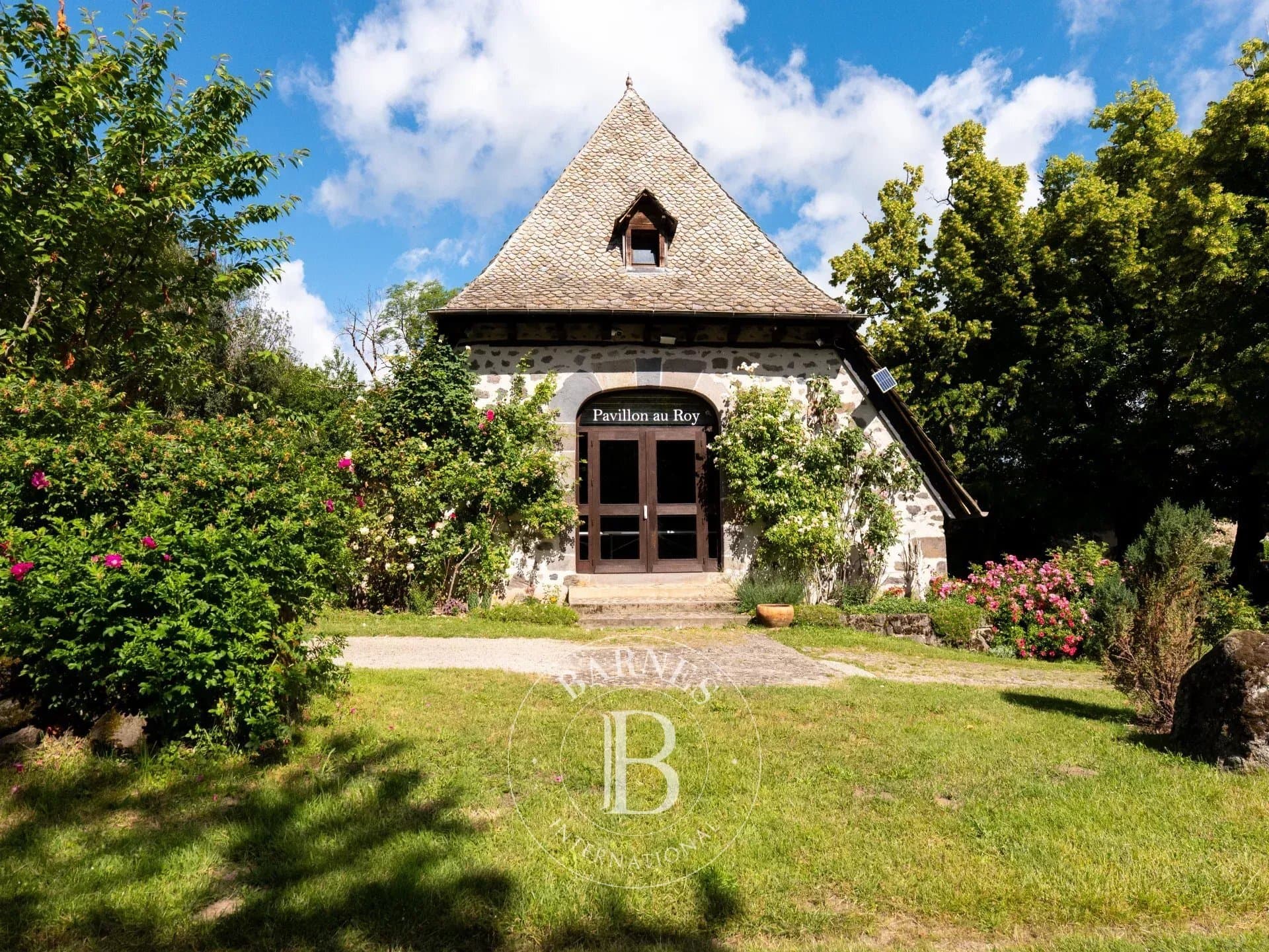 Historic Castle With 13 Bedrooms And Event Facilities In Auvergne