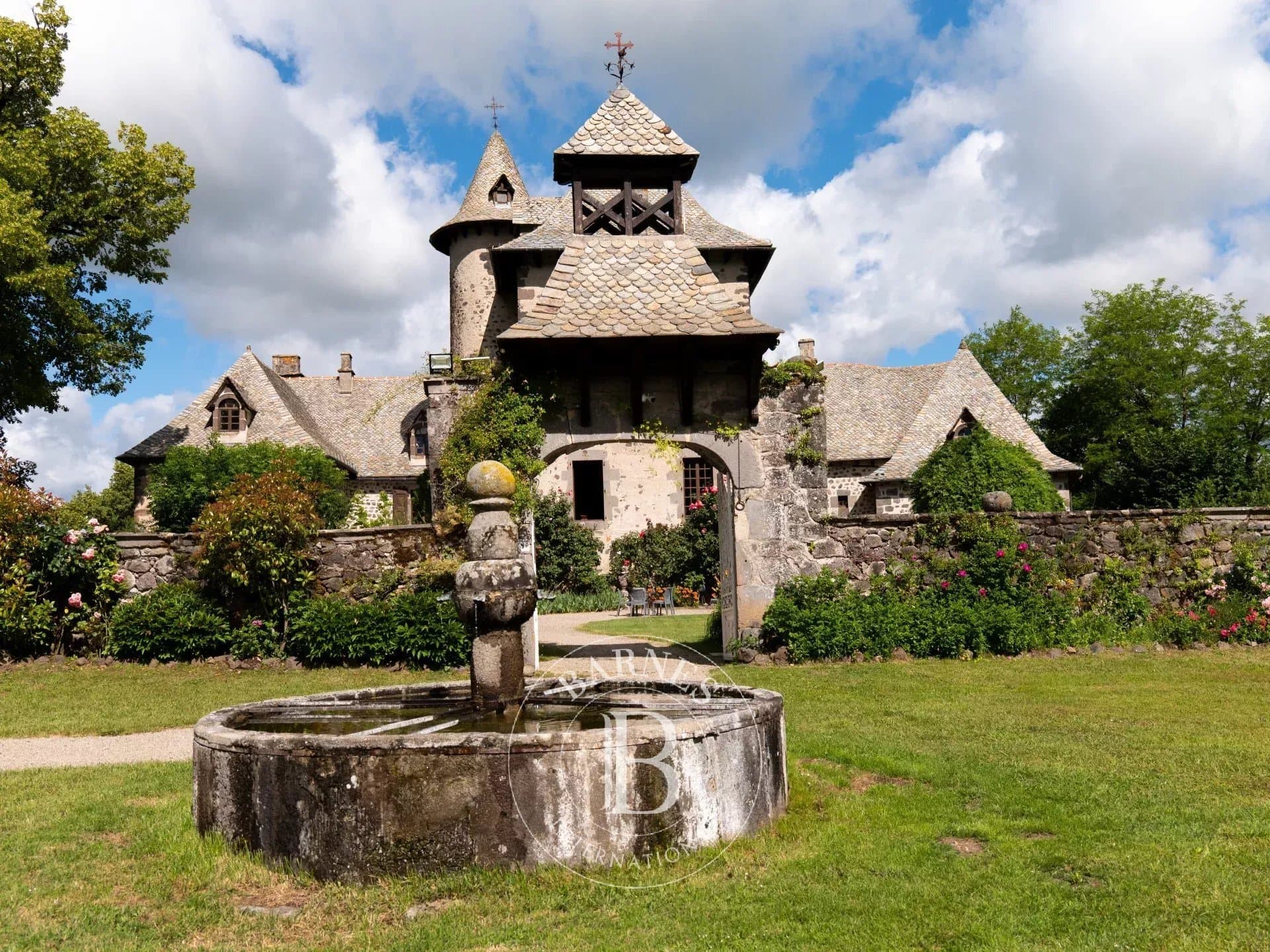 Historic Castle With 13 Bedrooms And Event Facilities In Auvergne 2