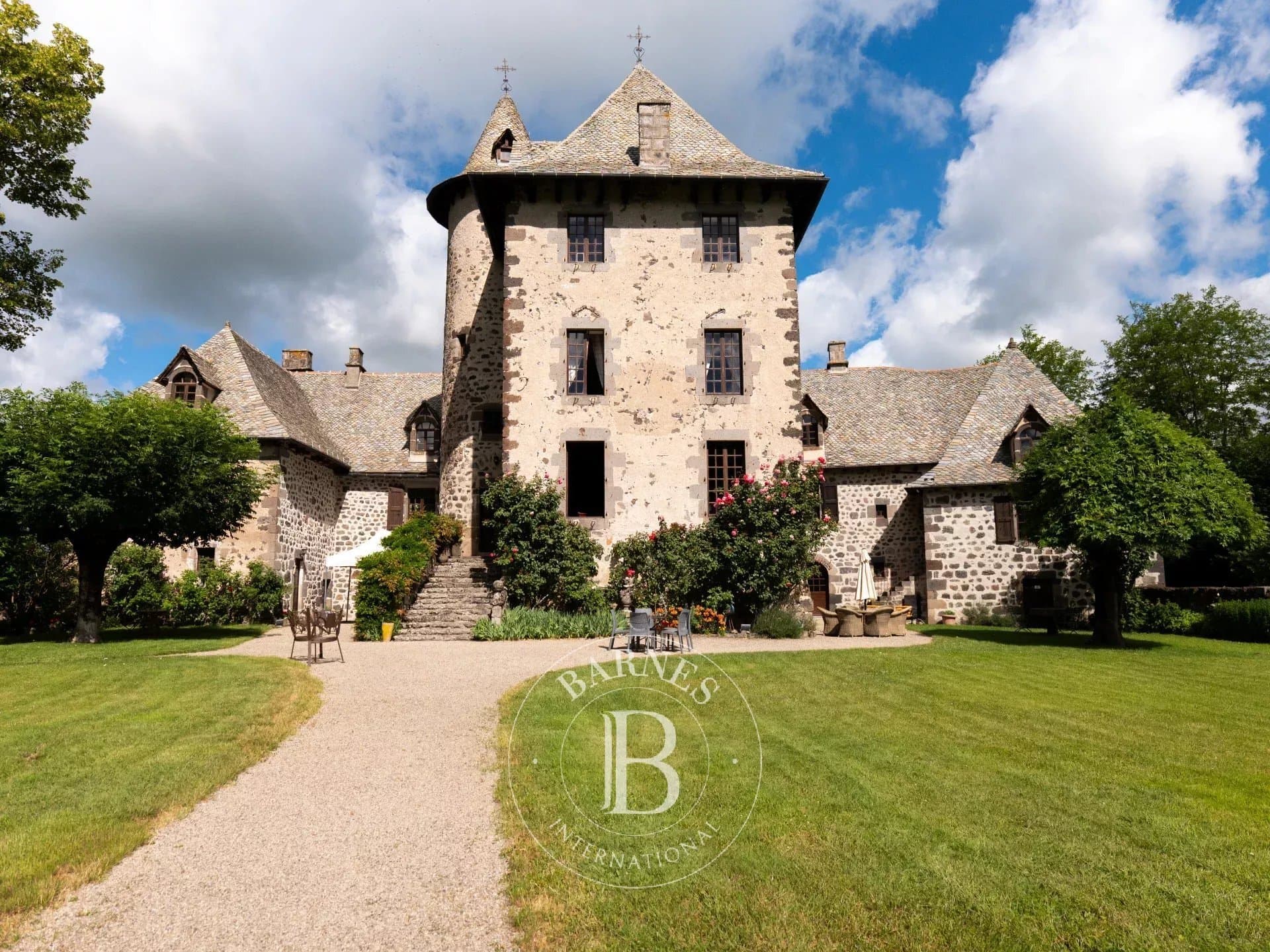 Historic Castle With 13 Bedrooms And Event Facilities In Auvergne 3