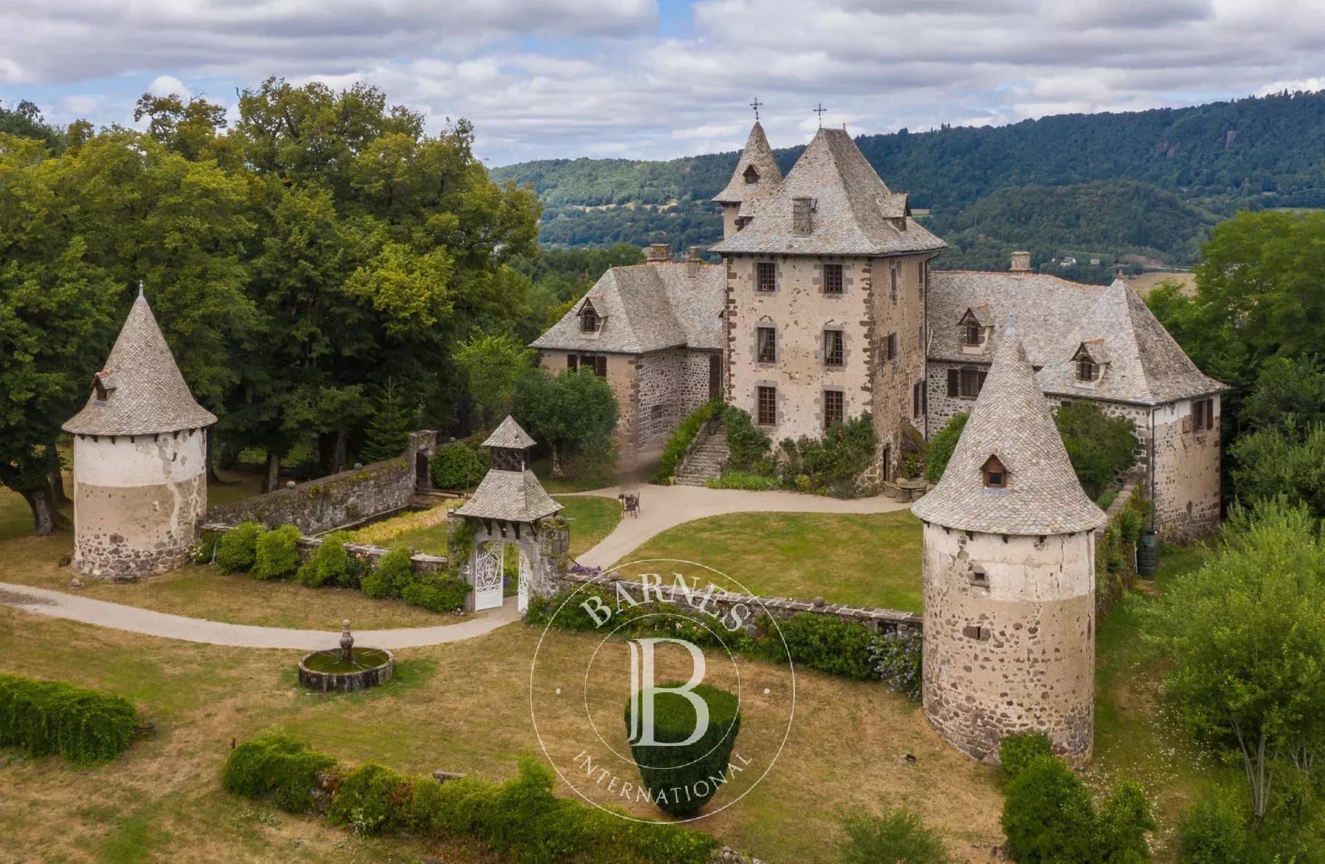 Historic Castle With 13 Bedrooms And Event Facilities In Auvergne 5
