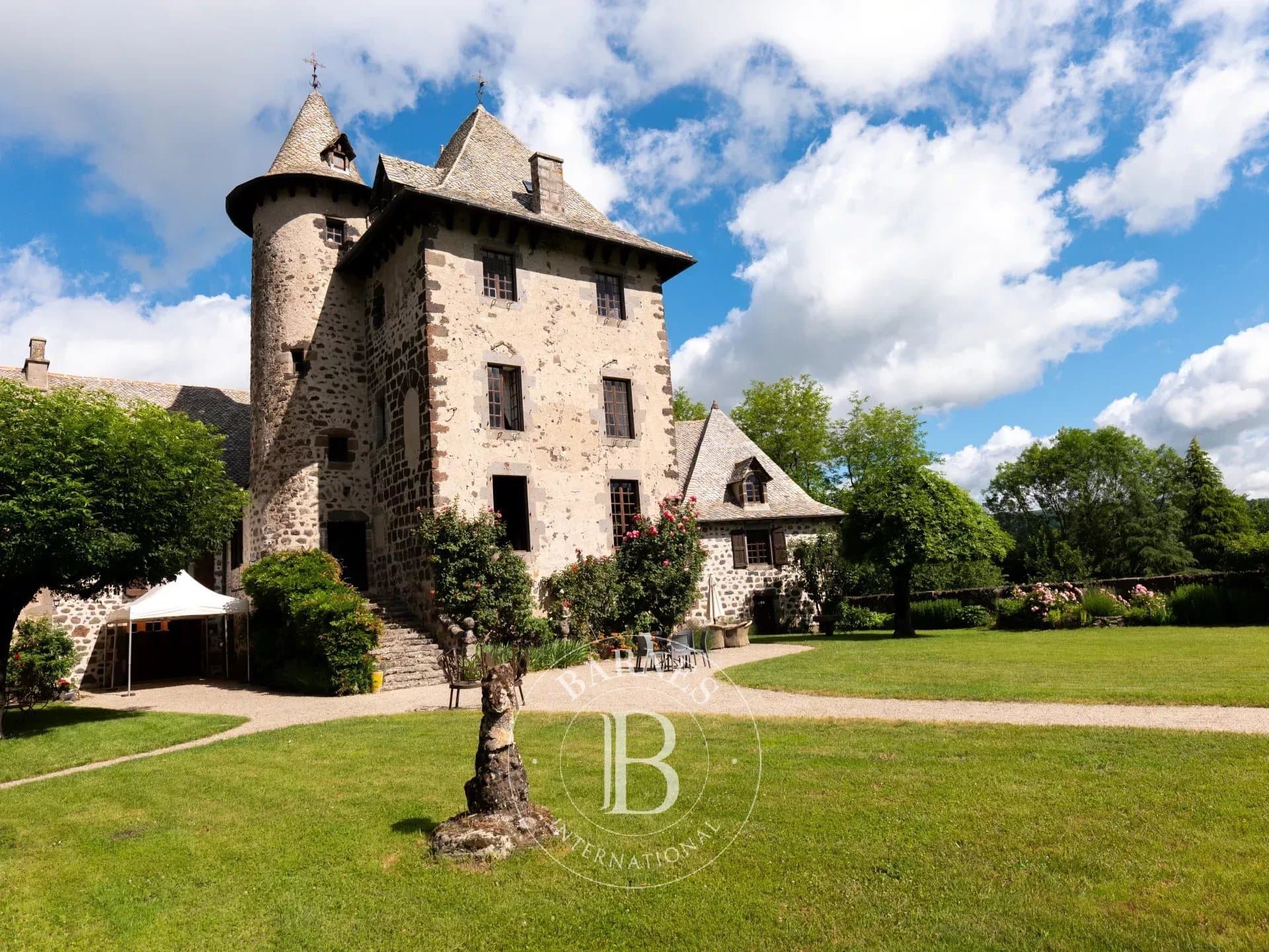 Historic Castle With 13 Bedrooms And Event Facilities In Auvergne 4
