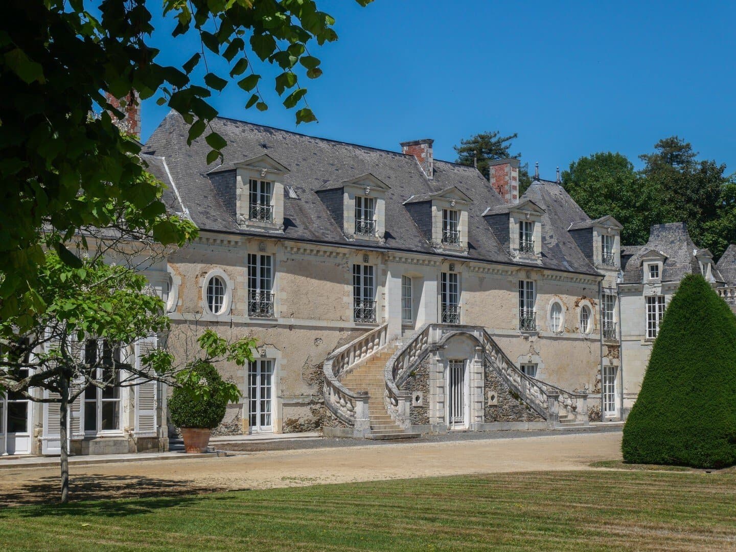 Exceptional 18th Century Château With Private Racecourse And Magnificent Park — Château for sale in Maine-et-Loire, France