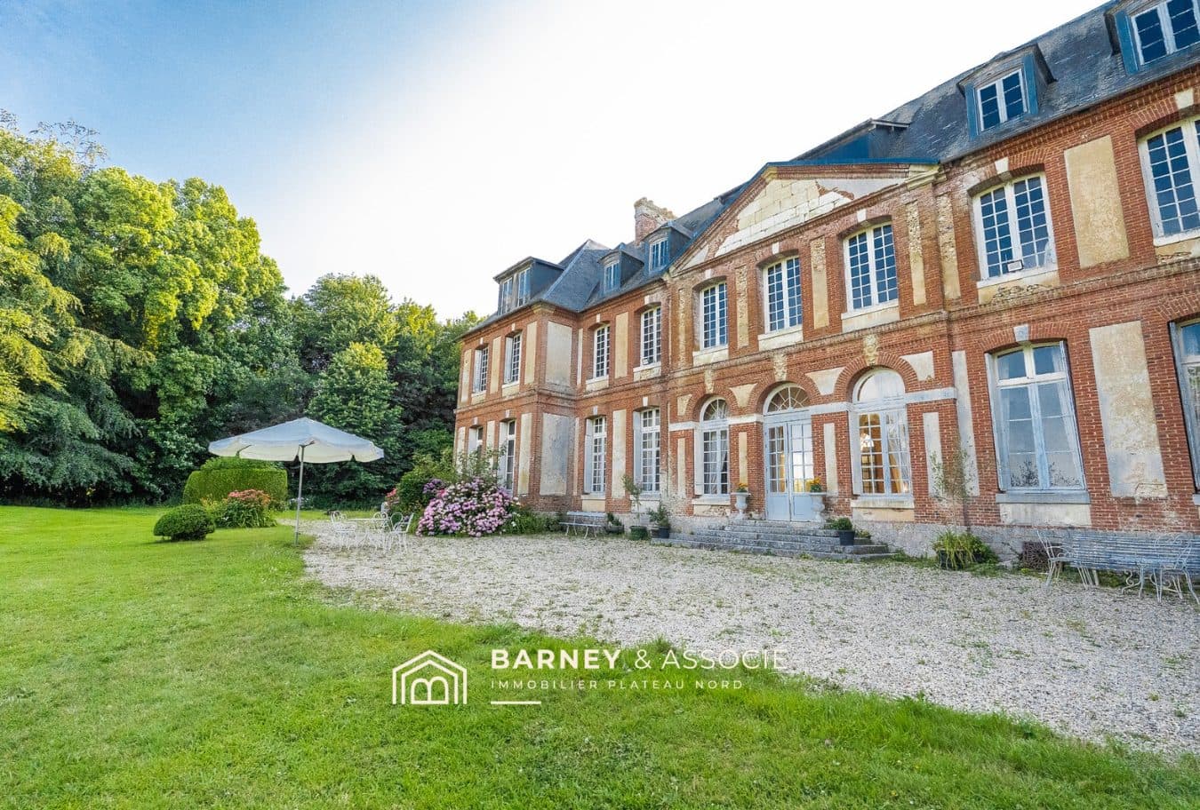 Charming 18th Century Castle with 1 Bedroom — Château for sale in Seine-Maritime, France