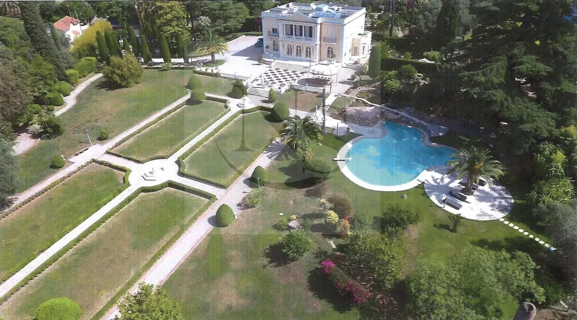 Elegant Castle with Sea View and Landscaped Park in Cannes 3