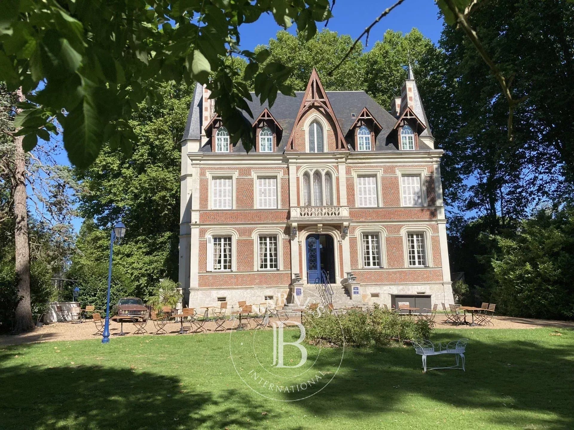 Elegant 19th Century Mansion With Caretaker’s House And Guest House — in France