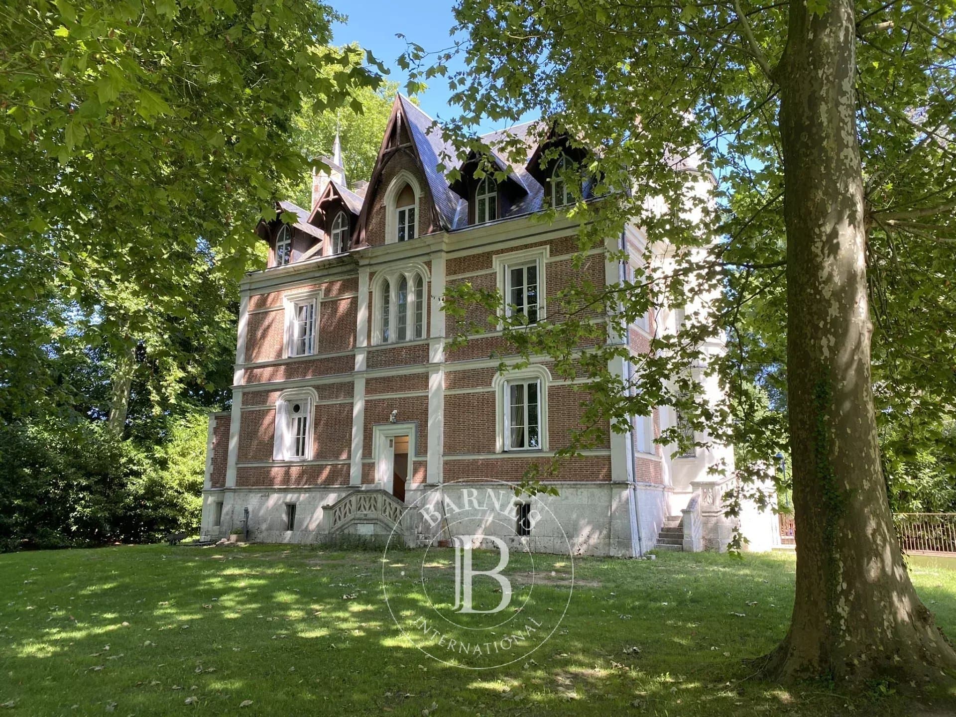 Elegant 19th Century Mansion With Caretaker’s House And Guest House 2