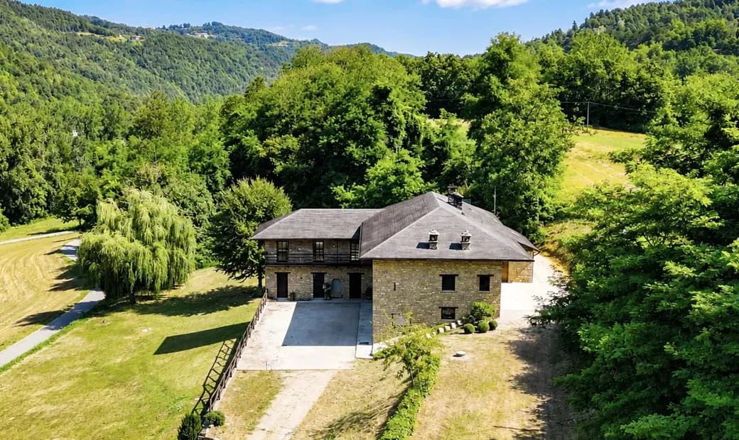 Charming Farmhouse With 34,000 Sqm Of Land In Belbo Valley