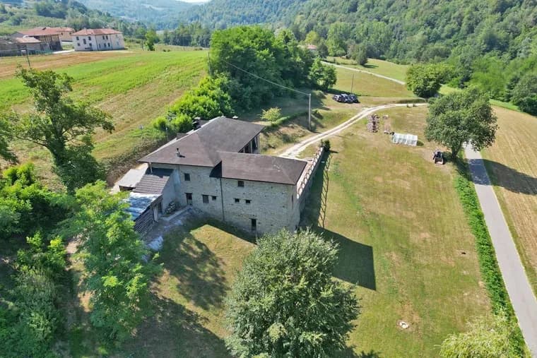Charming Farmhouse With 34,000 Sqm Of Land In Belbo Valley 4