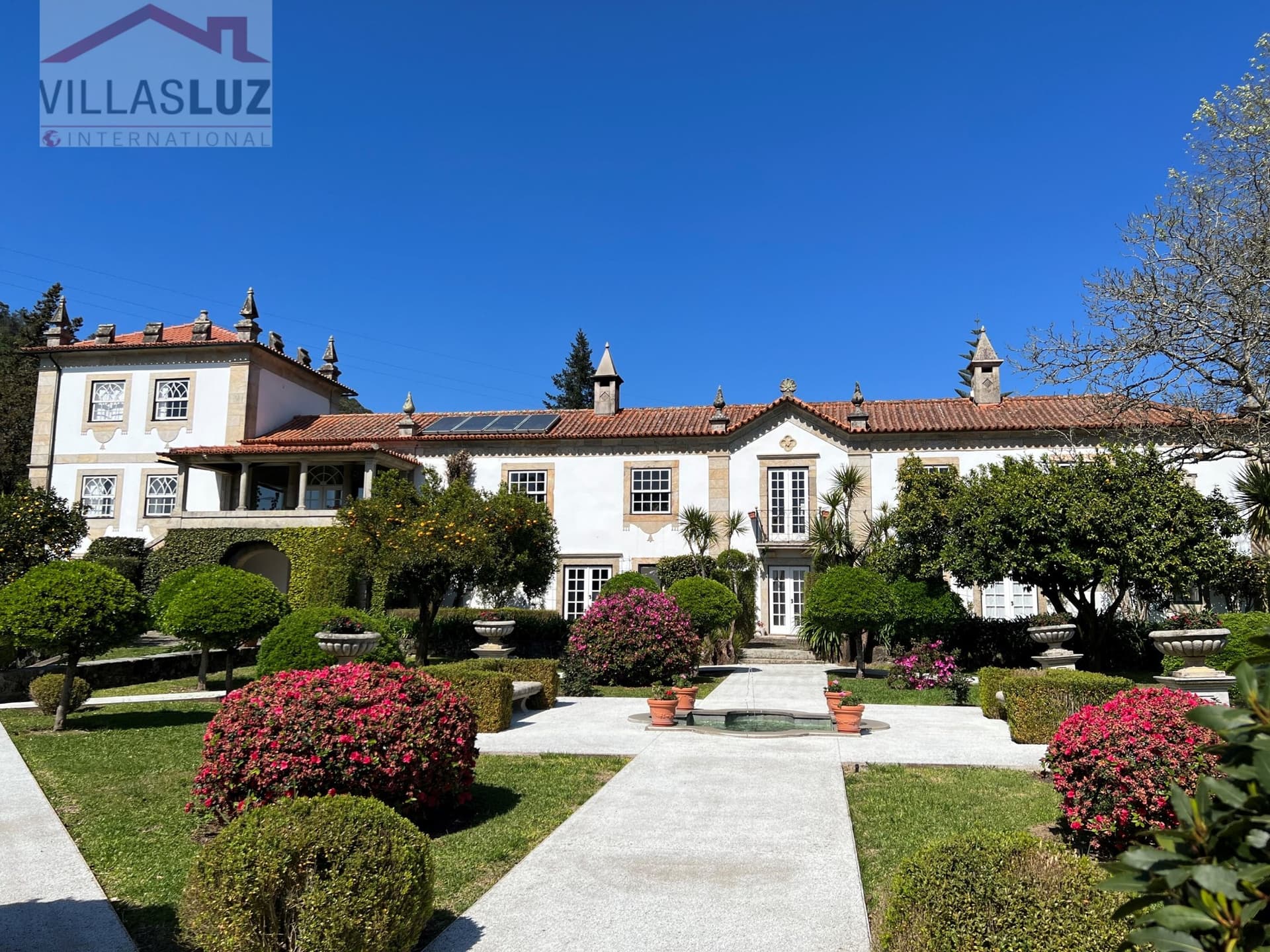 Luxurious 14-Bedroom Manor House With Vineyard In North Portugal — Manor House for sale in Ardegão, Freixo e Mato, Ponte de Lima, Viana do Castelo District, Portugal