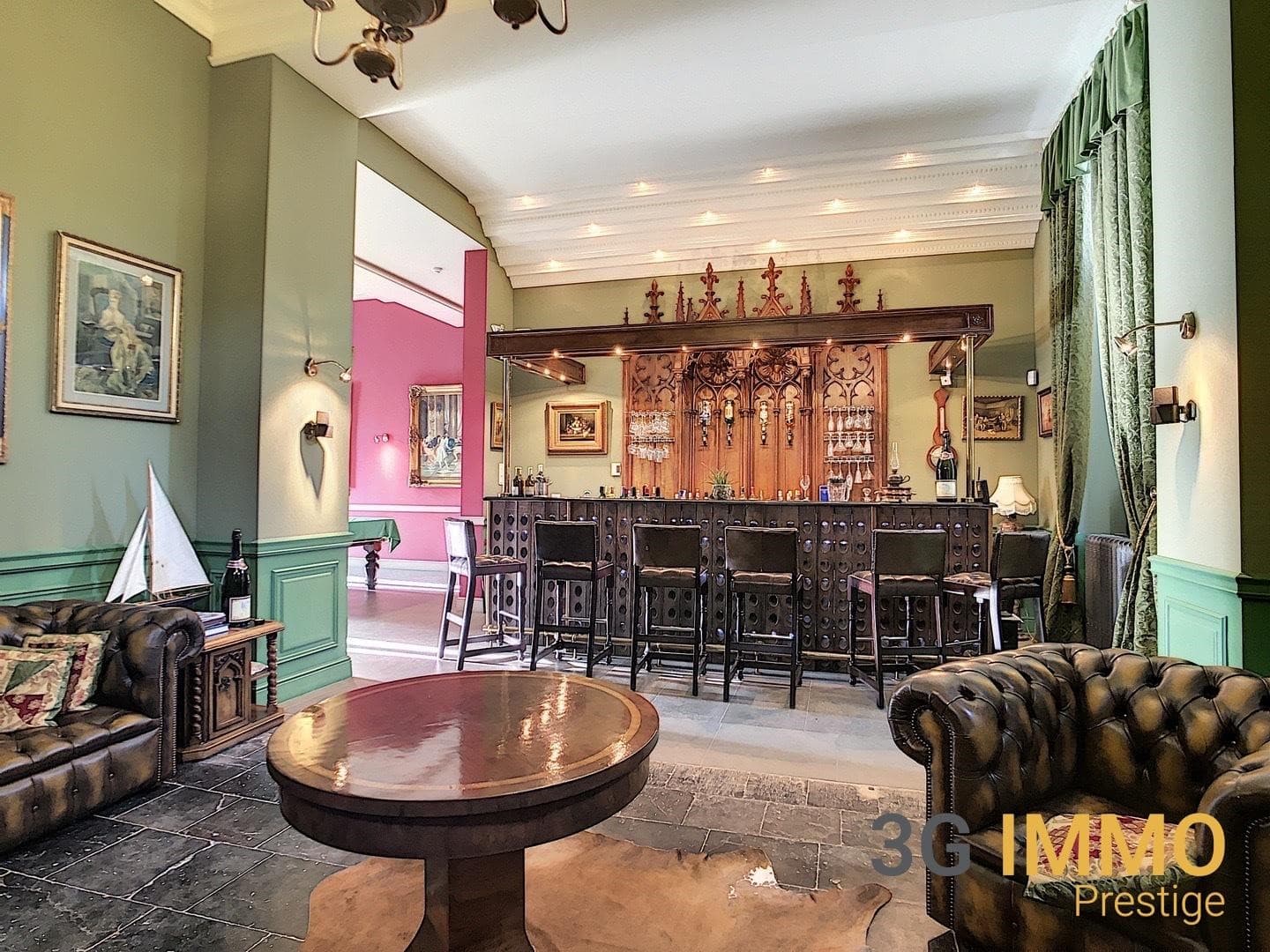 Historic Castle with 6 Bedrooms and 2000 Sqm of Living Space 3