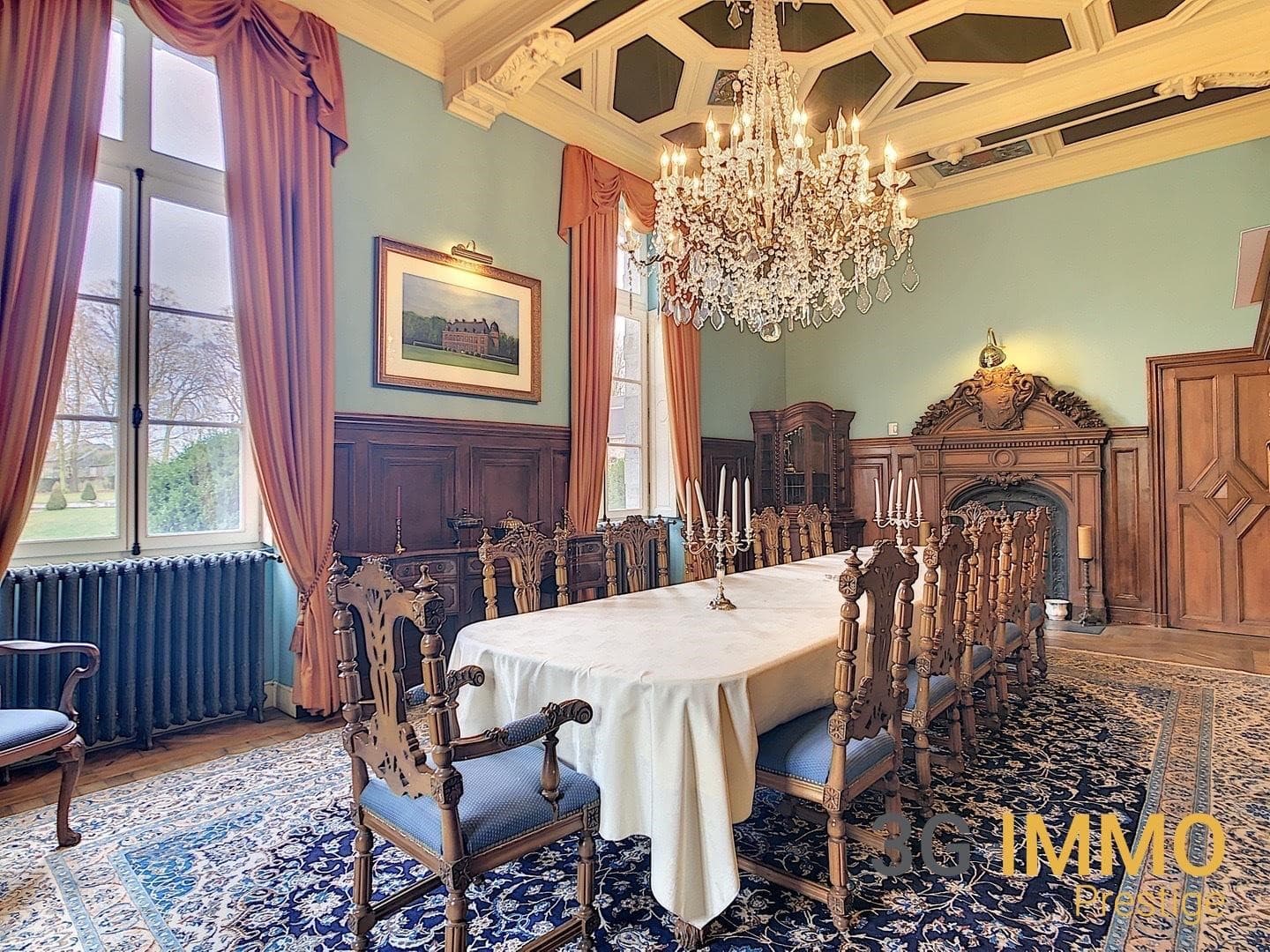 Historic Castle with 6 Bedrooms and 2000 Sqm of Living Space 4