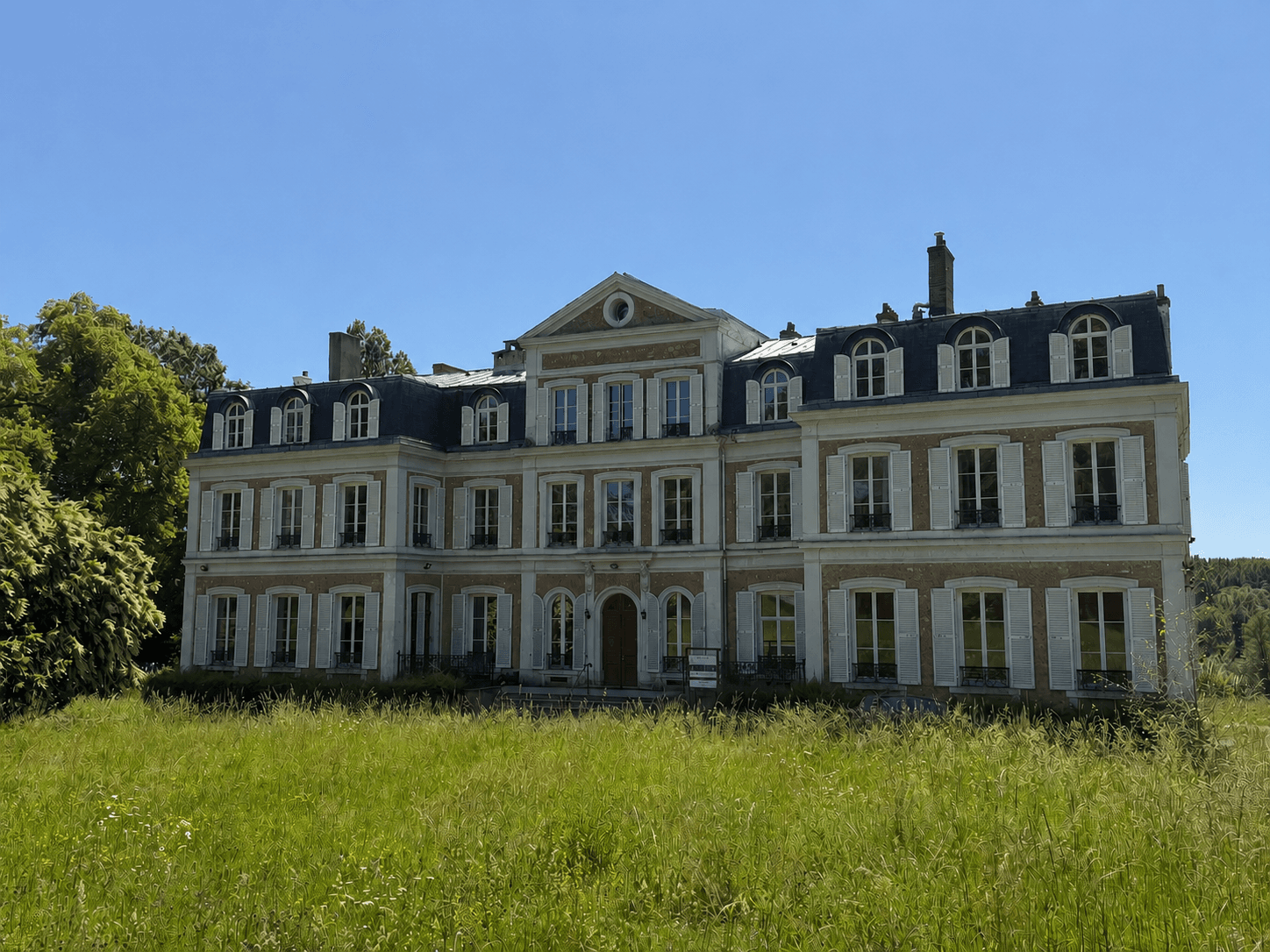 Spacious 19th Century Castle with Kitchen, Terrace, and Cellar 2