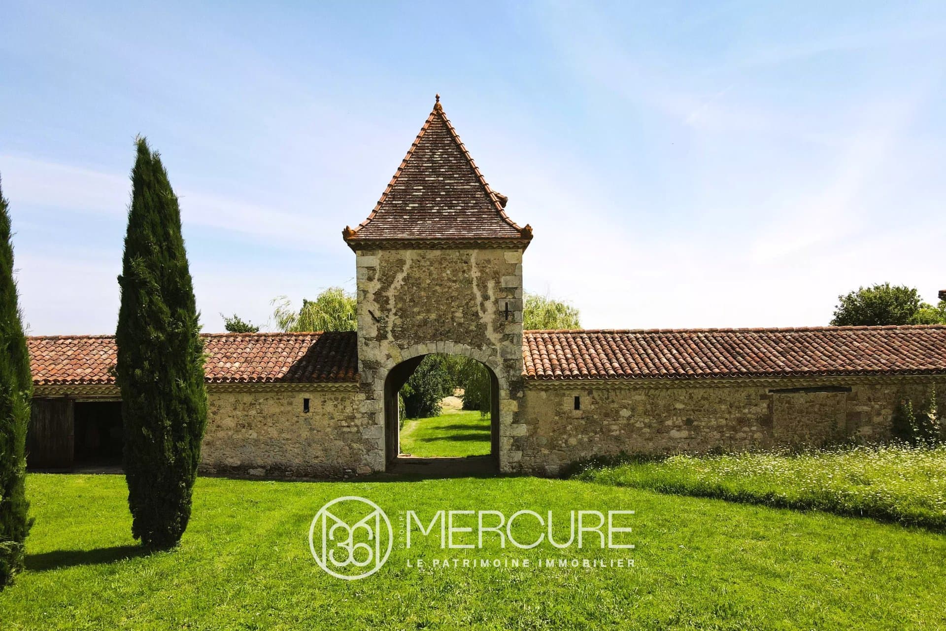 Château with 350 Sqm Living Space and 20 Hectares of Land 5
