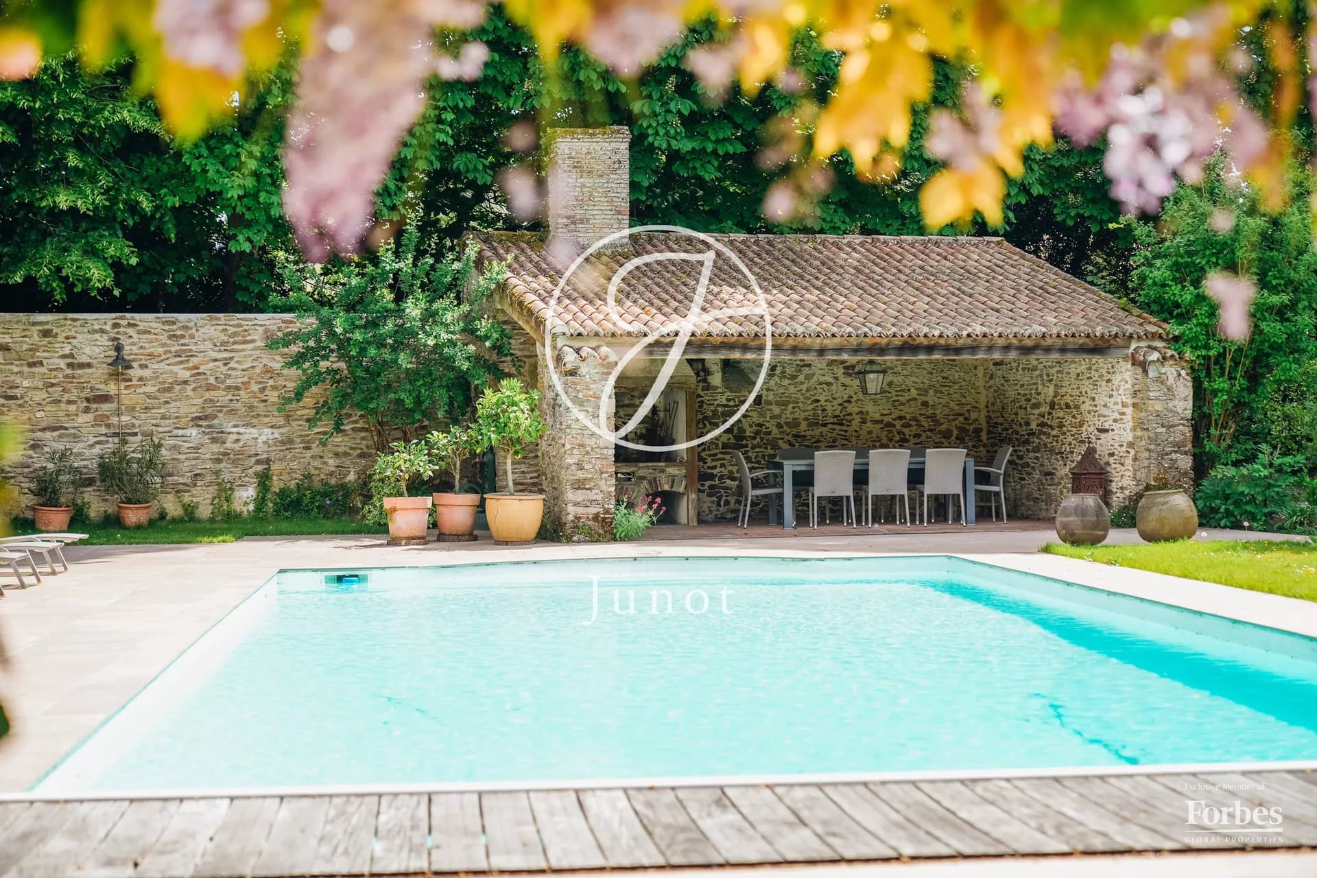 Exceptional 18th Century Château With Swimming Pool And Tennis Court 2