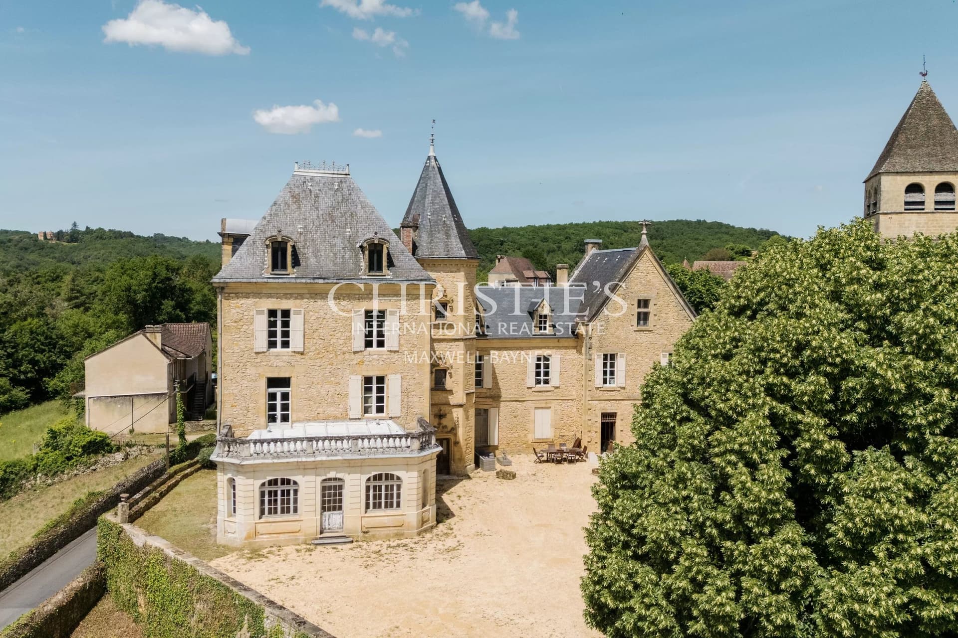 Elegant 15th Century Château With Panoramic Views And Extensive Grounds